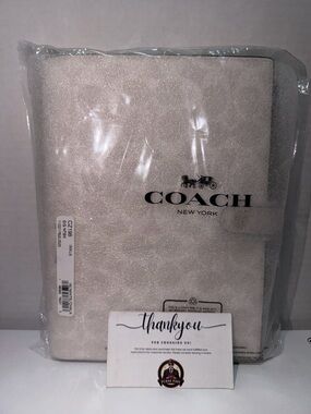 NWT Coach Chalk/White Notebook CZ198 SHIPS SAMEDAY